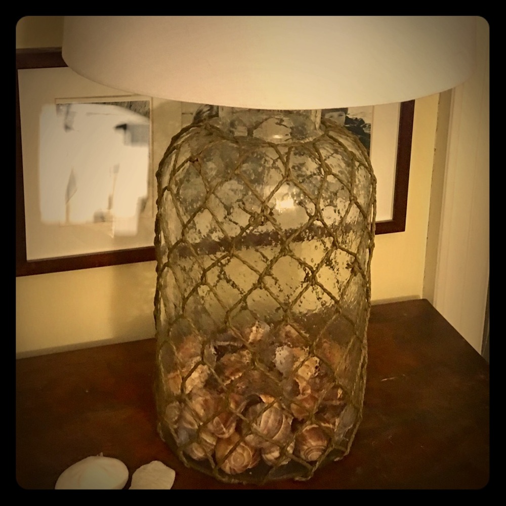 Hand blown glass lamp with diamond roping detail